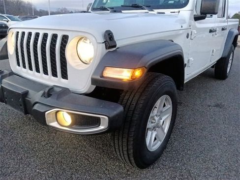 Used 2023 Jeep Gladiator Sport image 9