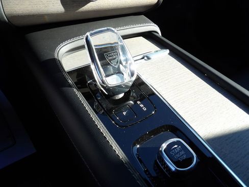 Certified 2025 Volvo XC90 B6 Ultra image 25