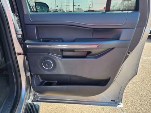 Used 2024 Ford Expedition Max XLT image 11