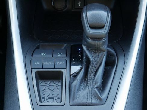 Used 2020 Toyota RAV4 LE image 20