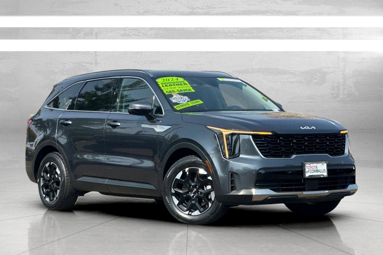 Used 2024 Kia Sorento S FWD image 2