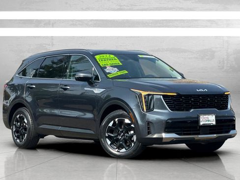 Used 2024 Kia Sorento S FWD image 2
