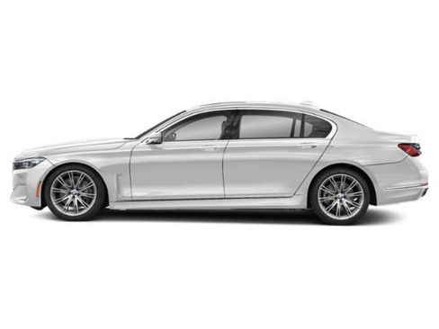 Used 2021 BMW 740i w/ M Sport Package image 3