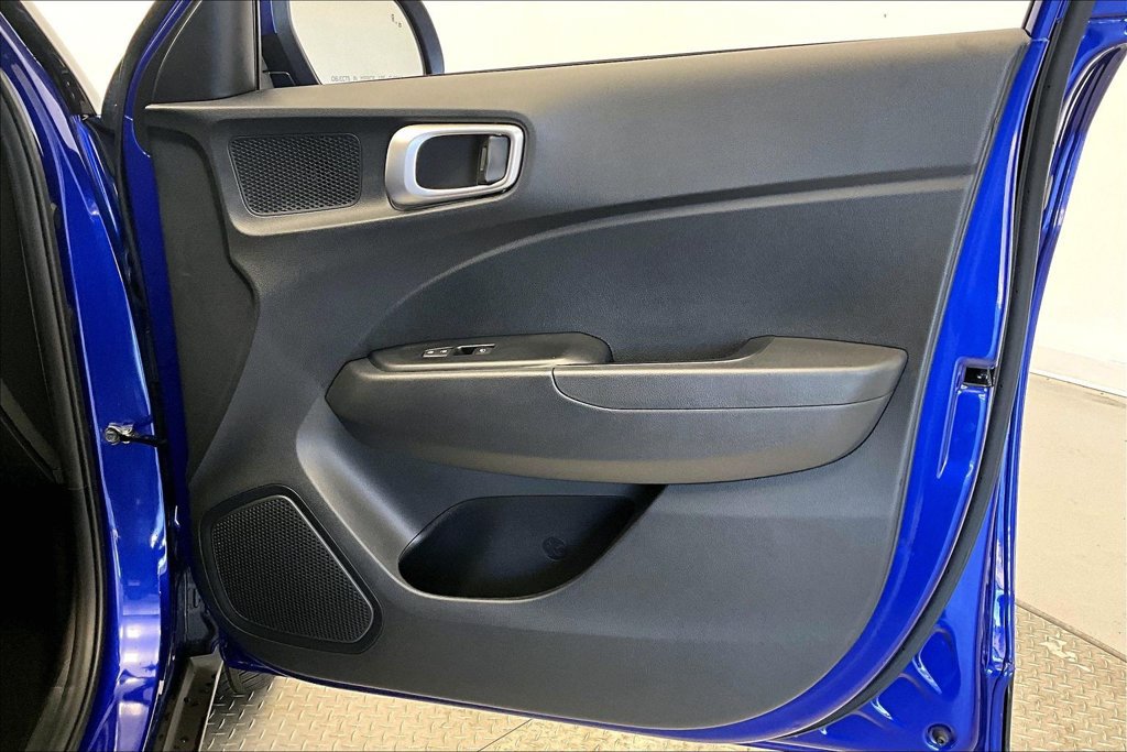 Used 2024 Hyundai Venue SEL FWD image 19
