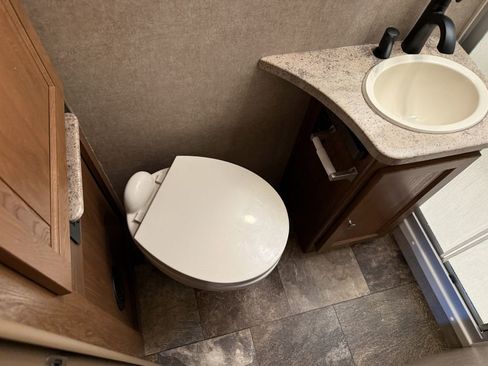 Used 2016 Ford E-450 and Econoline 450 Super Duty w/ Motorhome Prep Package image 64