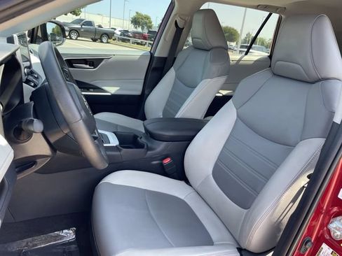 Used 2023 Toyota RAV4 XLE Premium FWD image 25
