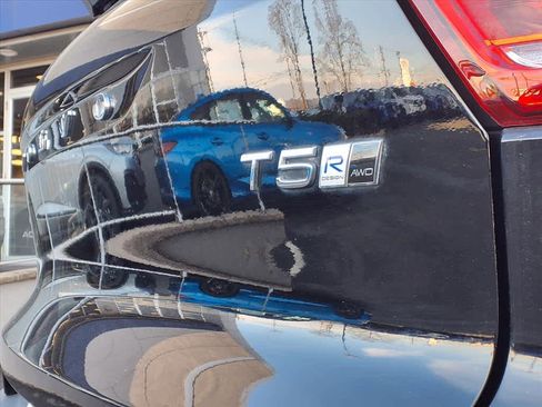 Used 2019 Volvo XC40 T5 R-Design image 7