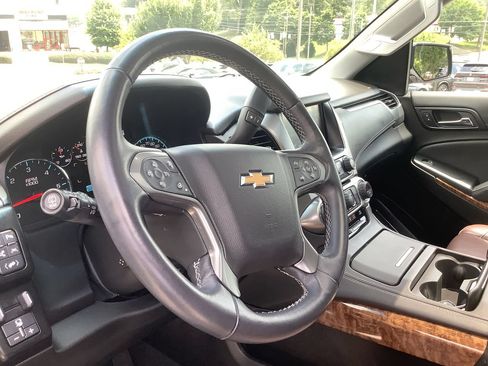 Used 2020 Chevrolet Tahoe Premier w/ Premier Plus Edition RWD image 21