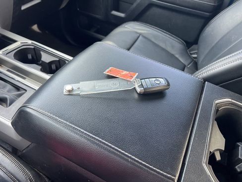 Used 2019 Ford F150 Lariat image 24