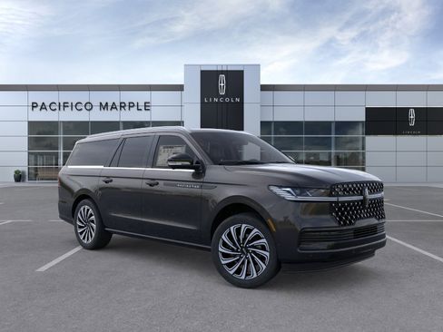 New 2026 Lincoln Navigator L Black Label AWD/4WD image 7