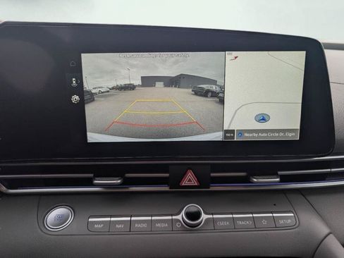 Used 2024 Hyundai Elantra SEL FWD image 12