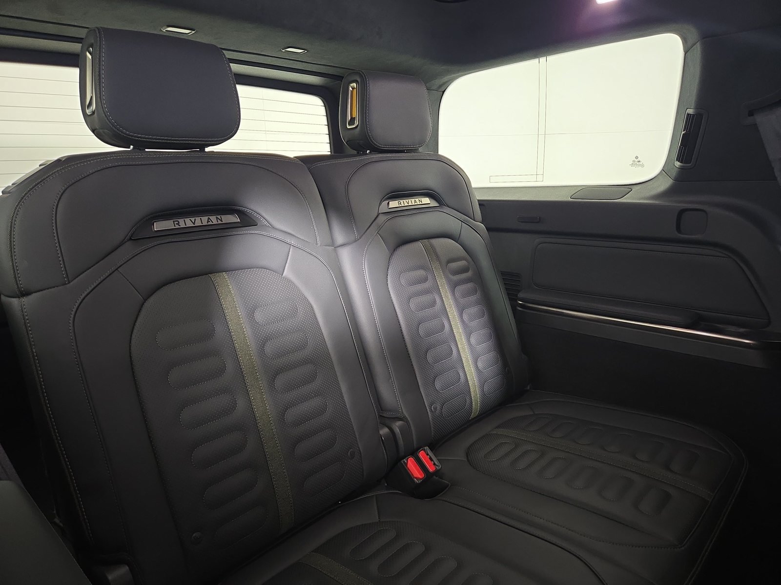 Used 2025 Rivian R1S Adventure Dual AWD/4WD image 25