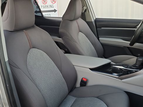 Used 2019 Toyota Camry LE image 29