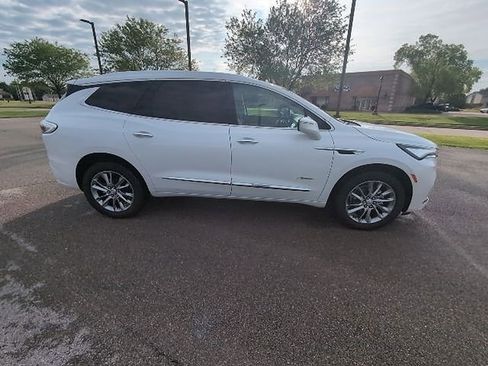 Used 2023 Buick Enclave Avenir w/ Avenir Technology Package FWD image 2