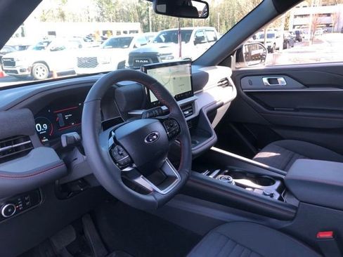 Used 2025 Ford Explorer ST-Line w/ Premium Package image 11