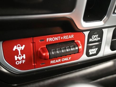 Used 2025 Jeep Wrangler Unlimited Rubicon w/ Convenience Group AWD/4WD image 26