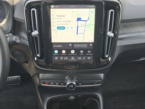Used 2024 Volvo XC40 Recharge Plus w/ Protection Package Premier AWD/4WD image 27