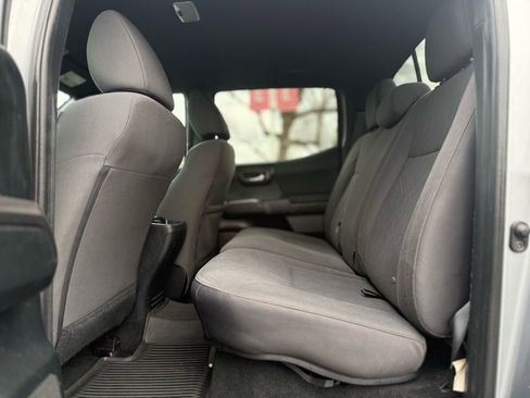 Used 2018 Toyota Tacoma TRD Sport image 17