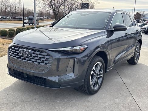 Used 2025 Audi Q5 Premium image 13