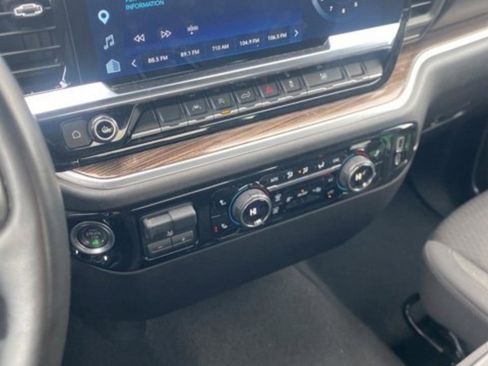 Used 2025 Chevrolet Silverado 1500 LT image 24