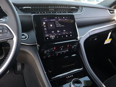 New 2025 Jeep Grand Cherokee L Altitude image 5