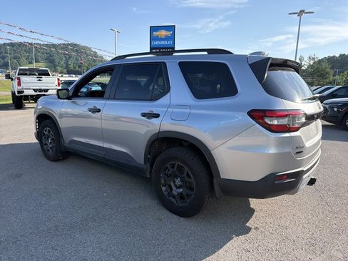 Used 2025 Honda Pilot TrailSport image 5