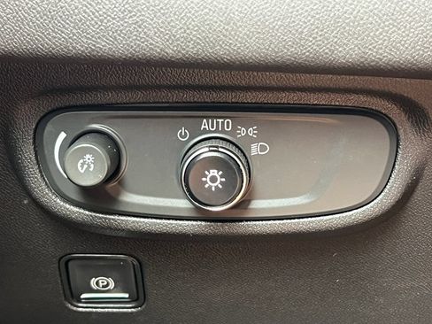 Used 2020 GMC Terrain SLE w/ Driver Convenience Package AWD/4WD image 19