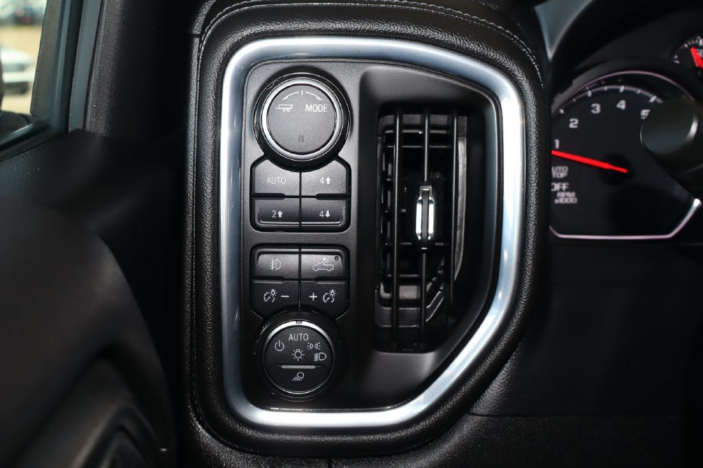 Used 2021 Chevrolet Silverado 1500 LTZ AWD/4WD image 22