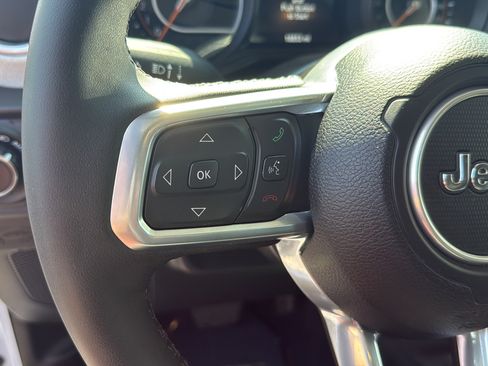 Used 2025 Jeep Wrangler Unlimited Sahara AWD/4WD image 27