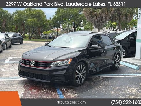 Used 2018 Volkswagen Passat 3.6 FWD image 5