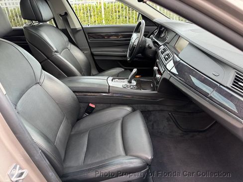 Used 2011 BMW 750i RWD image 32