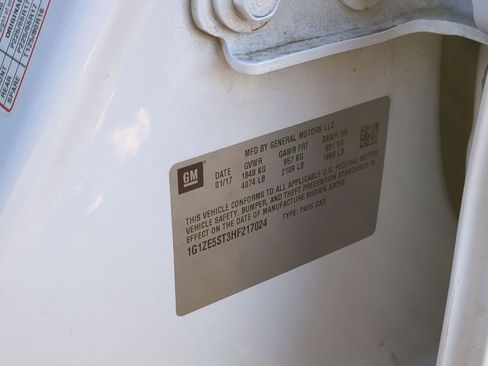 Used 2017 Chevrolet Malibu LT image 34