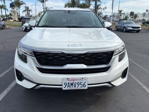 Certified 2022 Kia Seltos S image 2