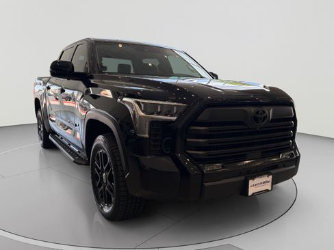Used 2024 Toyota Tundra Limited AWD/4WD image 7