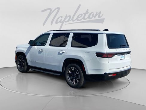 Used 2024 Jeep Wagoneer Series III AWD/4WD image 3