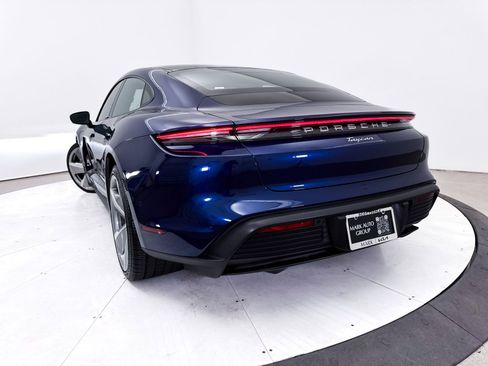 Used 2022 Porsche Taycan RWD image 9