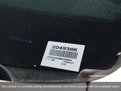 Used 2021 Toyota Venza LE w/ Carpet Mat Package (TMS) image 19