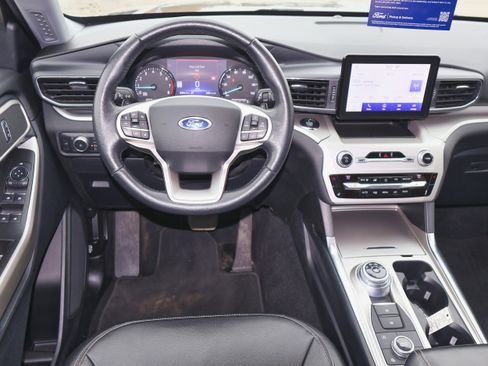 Used 2021 Ford Explorer XLT w/ Equipment Group 202A image 20