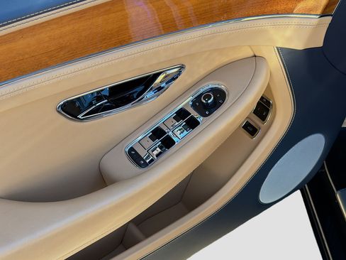 Used 2021 Bentley Continental GT image 22