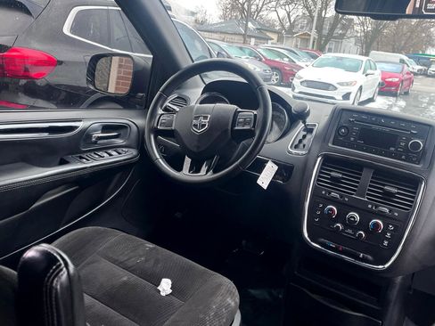 Used 2017 Dodge Grand Caravan SE image 19