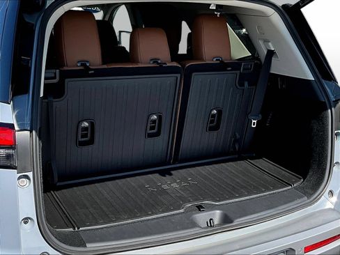 Certified 2025 Nissan Pathfinder Platinum w/ Cargo Package AWD/4WD image 9