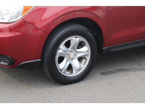 Used 2014 Subaru Forester 2.5i AWD/4WD image 6