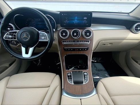 Used 2022 Mercedes-Benz GLC 300 4MATIC w/ Premium Package Lite image 19