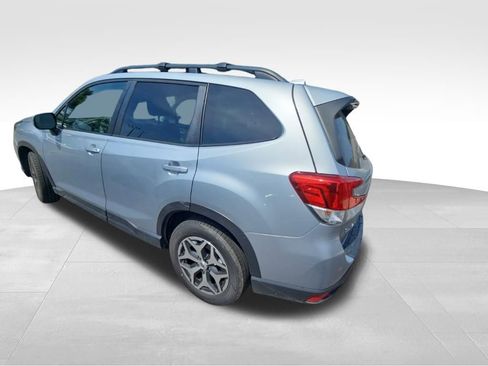 Used 2021 Subaru Forester Premium AWD/4WD image 9