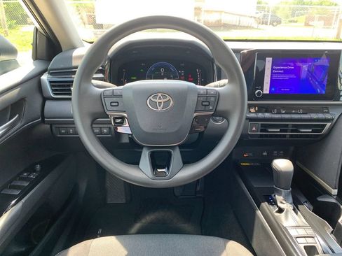 Used 2026 Toyota Camry LE FWD image 17
