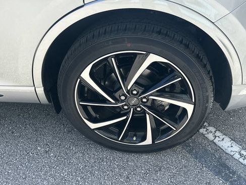 Certified 2024 Lincoln Corsair Grand Touring AWD/4WD image 11