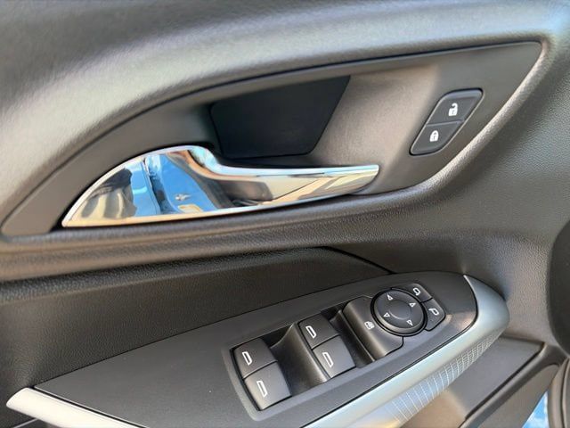Used 2024 Chevrolet Trax RS w/ Driver Confidence Package FWD image 11