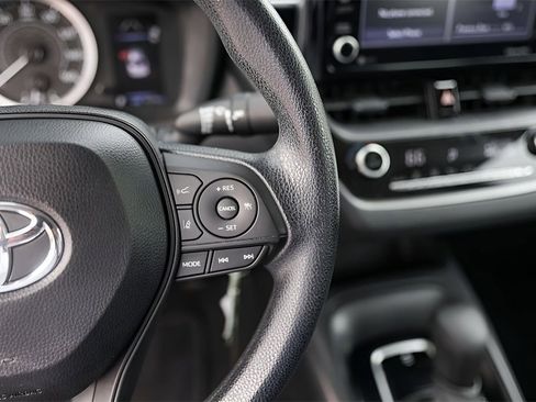 Used 2022 Toyota Corolla LE image 19