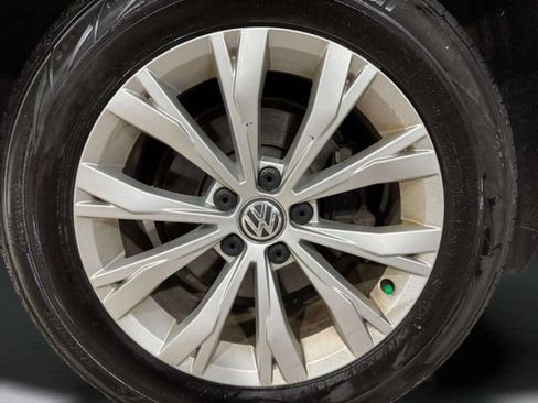 Used 2018 Volkswagen Tiguan SE AWD/4WD image 32