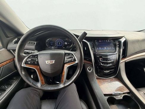 Used 2016 Cadillac Escalade Luxury AWD/4WD image 16